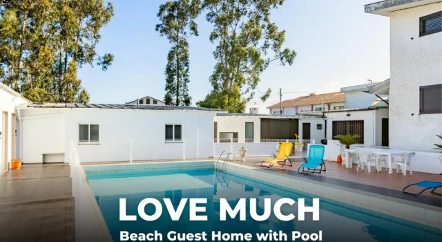 Апартаменты Live, Laugh, Love Beach Guest Home with AC
