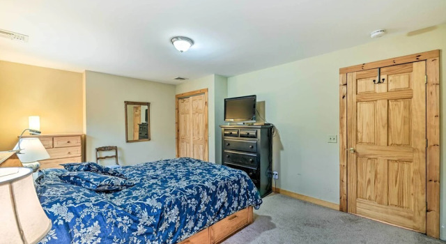 West Dover Home w/ Deck ~ 2 Mi to Mount Snow!