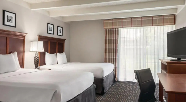 Четырёхместный люкс c 1 комнатой Country Inn & Suites by Radisson, Woodbury, MN