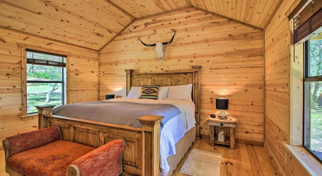 Rustic-chic Country Cabin - 10 Mi to Main Street!