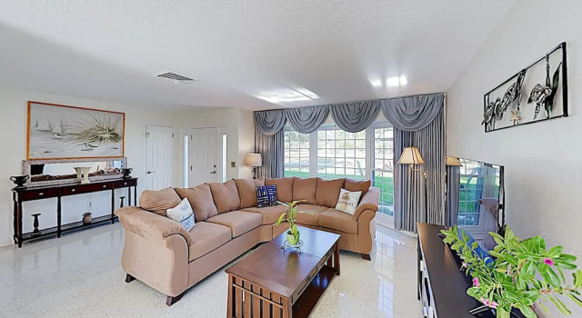 New Listing! Canal-front Escape W/ Private Yard 3 Bedroom Home, Rezerwuj Dom wakacyjny Bay Pines Pinellas County