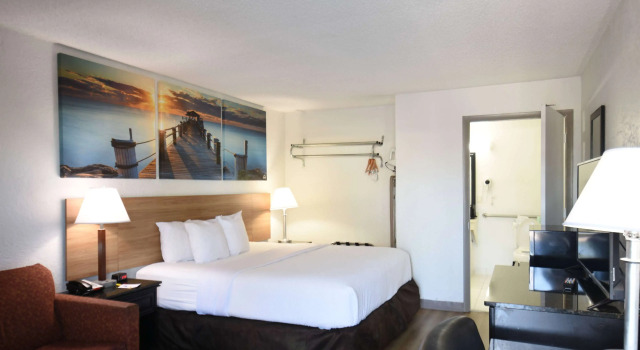 Days Inn by Wyndham Stuart
