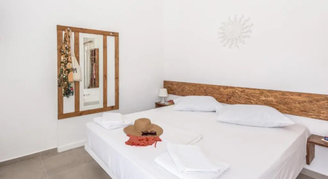 Plakes Sea View Suites, Prenota Hotel Hotel a Milo con piscina, Piscina