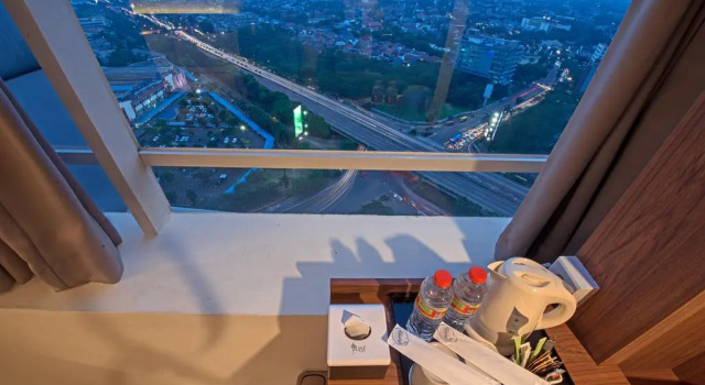 Номер Superior Grand Whiz Poins Simatupang Jakarta