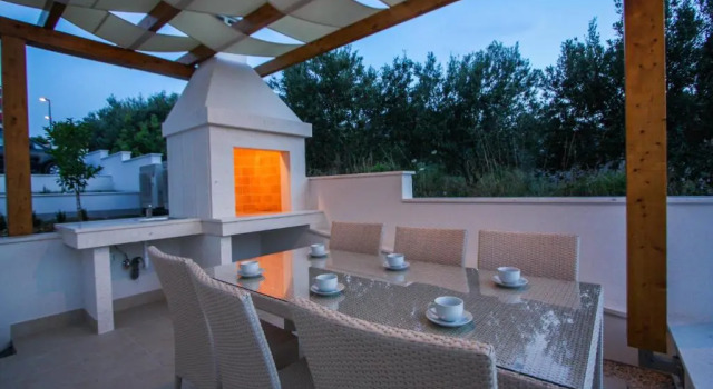 Villa Leona, Rezerwuj Willa Hotele w Split-Dalmatia County z parkingiem, Parking