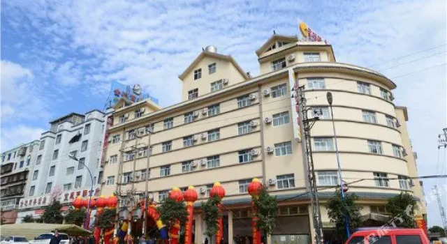 Jingu Hotel, Rezerwuj Hotel Hotele w Qujing z parkingiem, Parking