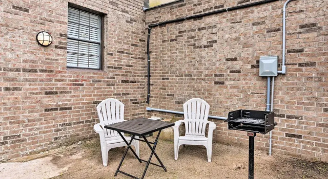 Апартаменты Cozy Galveston Apartment - Walk to Beach & Dining