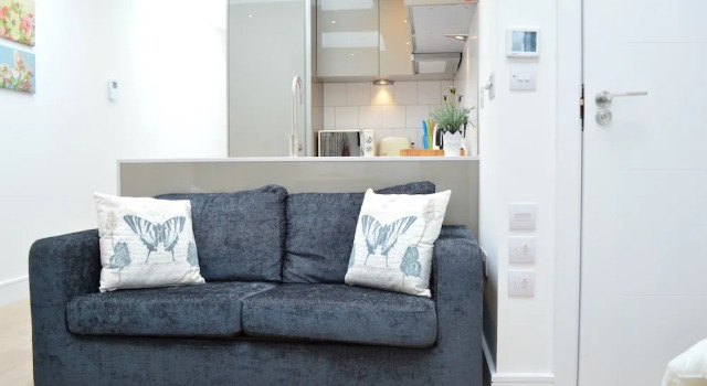 Beautiful Brand New 2 Bed Studio in Hammersmith, Забронировать Отель Бизнес-отели Лондона, рядом с The William Morris Society, 4* 5*