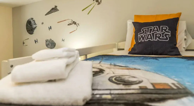 Roomy Town Home, Mickey-themed Bedroom! #4bv550, Varaa Hotelli Kissimmee Kissimmee