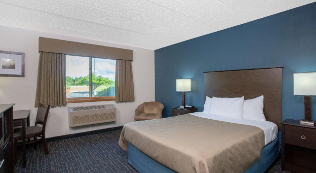 Двухместный номер Standard AmericInn by Wyndham Hayward
