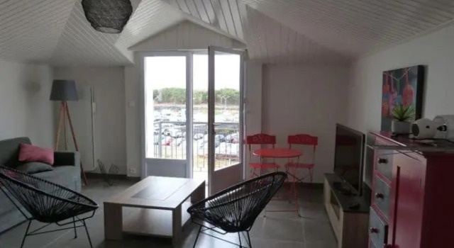 APPARTEMENT FACE au PORT et à L'OCEAN SAINT GILLES CROIX DE VIE WIFI BALCON PARKING PRIVE COUVERT