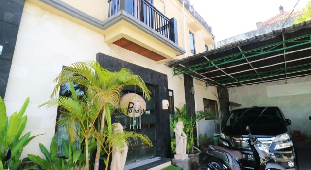 Pondok 2A, Rezerwuj Hotel Hotele w Badung z parkingiem, Parking