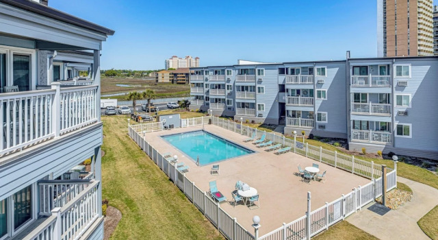 Апартаменты с 2 комнатами с балконом ~ 9 Mi to Boardwalk: Oceanfront Myrtle Beach Condo