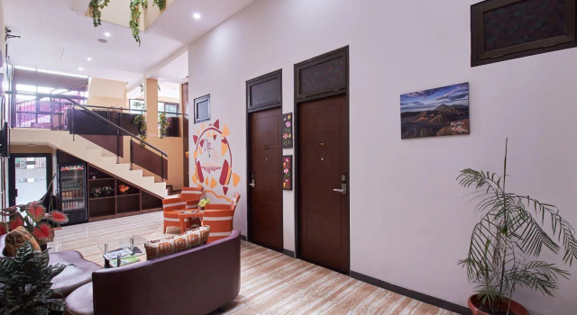 Front One Inn Malang, Rezerwuj Hotel Hotele 3-gwiazdkowe w Malang, w pobliżu Universitas Brawijaya Malang, 3*