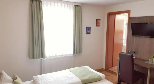 Номер Standard Hotel Garni Goldene Traube
