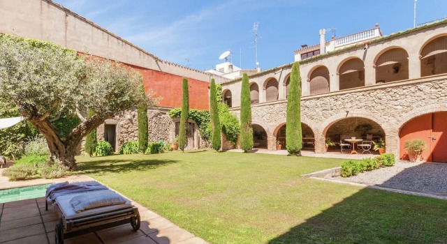 Splendid Mansion With Private Pool in St Pere Pescador