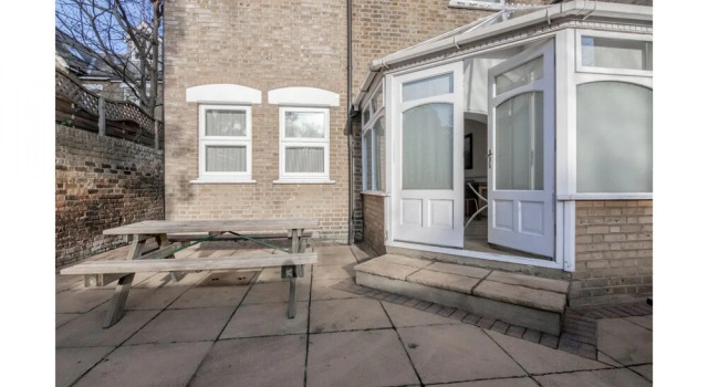 2 Bedroom in Kew Gardens - Clarendon Garden