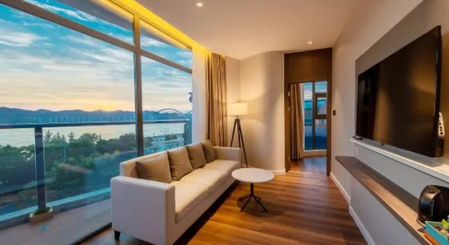 Люкс Deluxe Holiday Inn Express Yichang Riverside by IHG