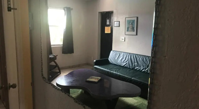 Двухместный люкс с видом на бассейн INN LEATHER GUEST HOUSE-GAY MALE ONLY
