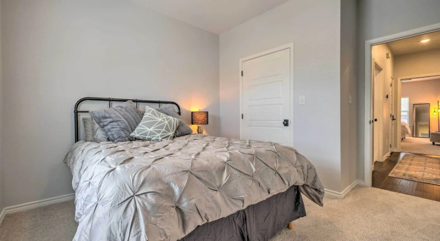 Single-story Condo < 1 Mile From Downtown!