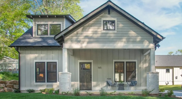 Kings Creek Cottage · Kings Creek Cottage Downtown, Забронировать Дом для отпуска Бревэрд Северная Каролина, рядом с Бревардский колледж