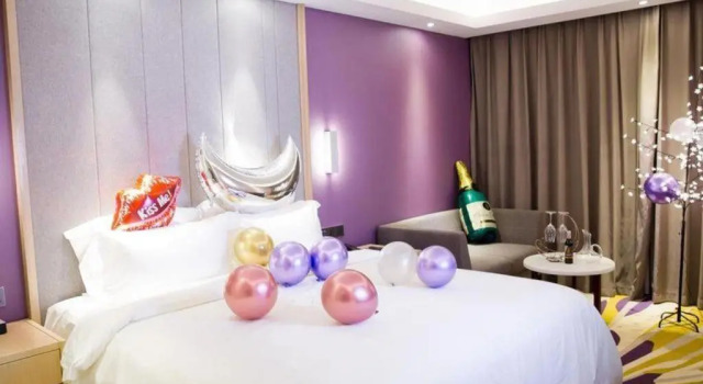 Lavande Hotels· Shenzhen Pingshan High Speed Railway Station Shuanglong Metro Station, Rezerwuj Hotel Hotele w Shenzhen z parkingiem, Parking