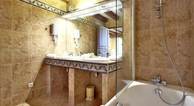 Двухместный номер Deluxe Kyriad Saumur Hyper Centre Hôtel, Appartements, Séminaires et SPA soins Sothys Paris
