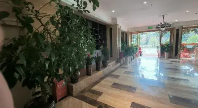 Longli Yurun Galaxy Hotel, Rezerwuj Hotel Hotele w Guizhou z parkingiem, Parking