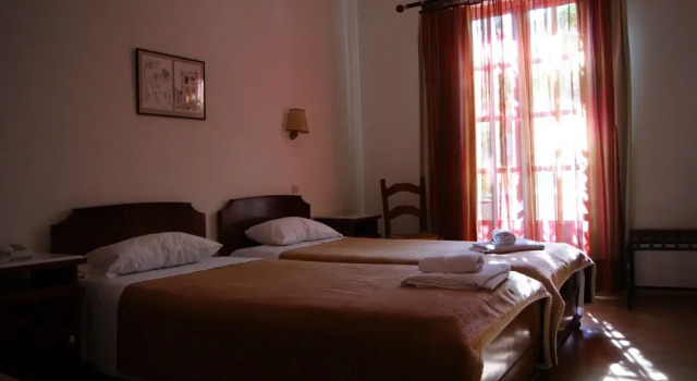 Трёхместный номер Standard с балконом Hotel Pelops