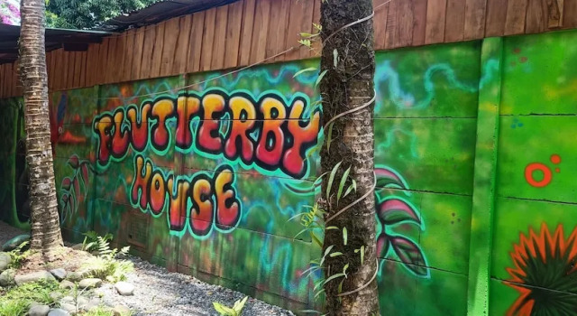 Flutterby House, Rezervovat Hotel Hotely v Puntarenas s parkováním, Parkování