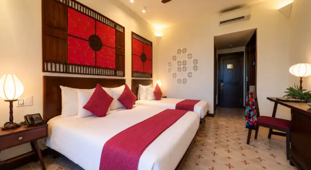 Трёхместный номер Standard с балконом и с видом на реку RiverTown Hoi An Resort & Spa