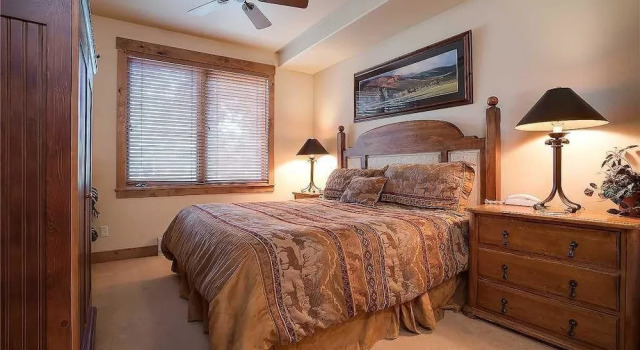 2206 Timberline Lodge, Trappeur's Crossing Apartment 2, Забронировать Апартаменты/квартира Отели Стимбот-Спрингса с парковкой, рядом с Preview Ski Lift, Парковка