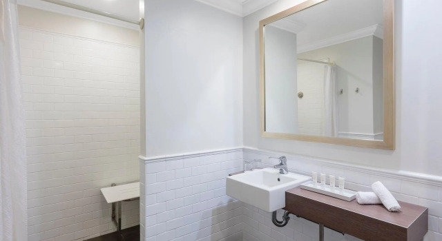 Четырёхместный номер Standard с балконом Crowne Plaza Terrigal Pacific by IHG