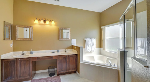 Lake-View Escape w/ Lanai in Kissimmee, Забронировать Дом для отпуска Пайнсиана штат Флорида