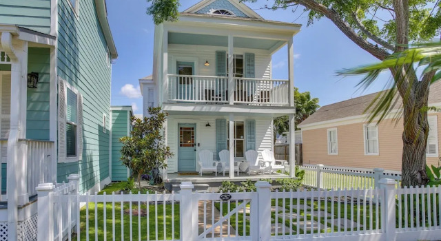 Коттедж Walk to The Strand: Historic Galveston Home!