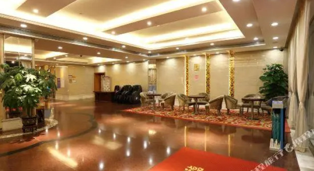Четырёхместный люкс Executive May King Grand Hotel