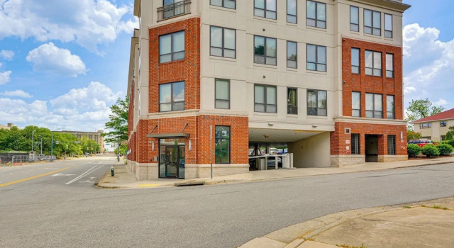 Walkable Condo in Dtwn Greensboro! Extended Stay, Забронировать Апартаменты/квартира Апартаменты Гринсборо, рядом с Школа медицинских сестер при Университете Северной Каролины в Гринсборо, Апартаменты/квартира