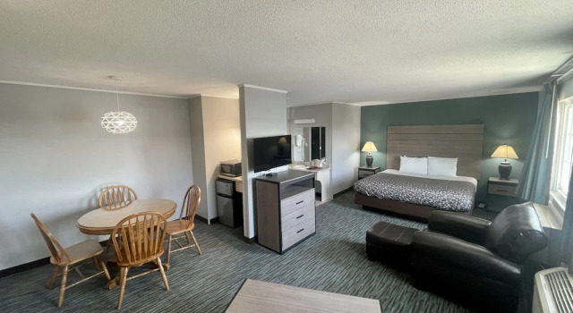 Двухместный люкс Countryside Inn & Suites Omaha East-Council Bluffs IA