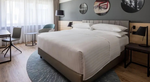 Номер Deluxe Basel Marriott Hotel