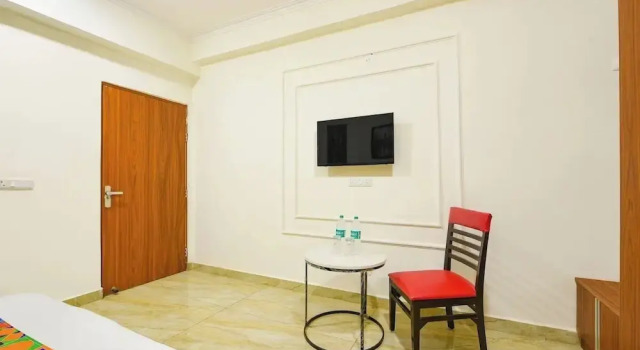Hotel Golden Petals