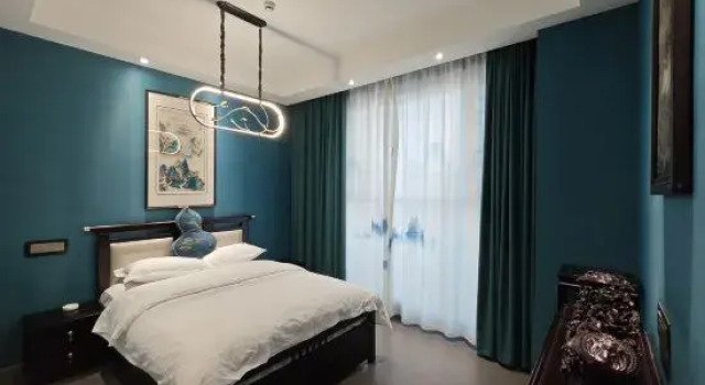 Люкс Deluxe Wolf's Home Hotel Vacation (Silk Road Light Tourism Town Railway Station)