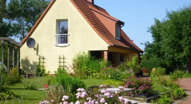 Peaceful holiday home in Niendorf with garden seating and parking, Забронировать Отель Отели Бойенсдорф с парковкой, Парковка