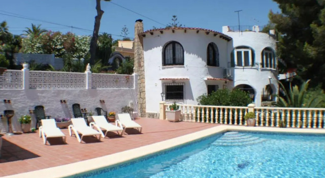 Коттедж El Cisne - holiday home with private swimming pool in Benissa