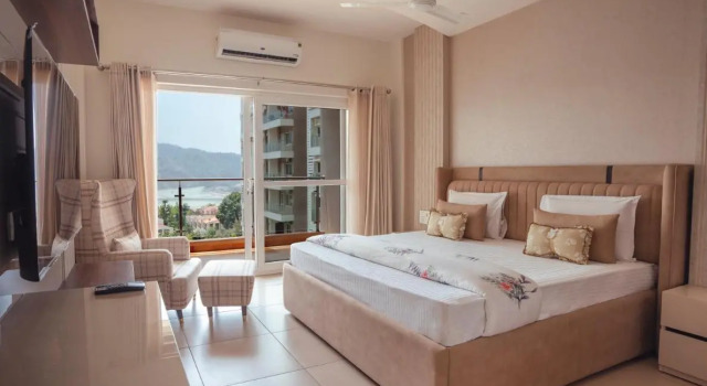 Golden Healing Journeys Homestay, Rezerwuj Hotel Hotele w Uttarakhand z basenem, Basen