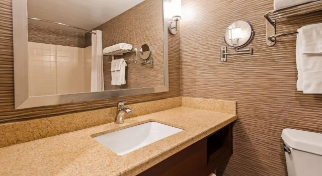 Люкс Best Western Plus Rama Inn & Suites