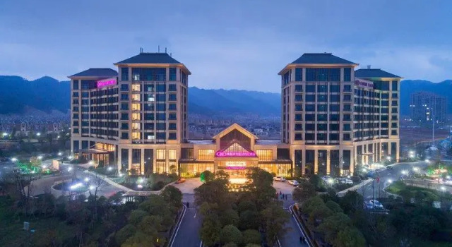 Номер Superior Crowne Plaza Nanchang Wanli by IHG