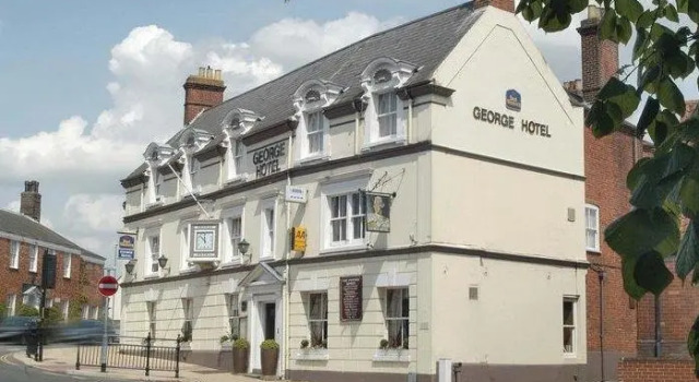Кровать в общем номере Best Western The George Hotel, Swaffham