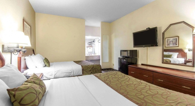 Четырёхместный номер Standard Quality Inn Johnson City near Downtown
