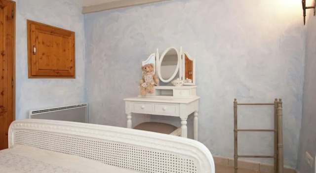 Beautiful Holiday Home in Barjols With Swimming Pool, Забронировать Отель Отели Баржоль с парковкой, Парковка