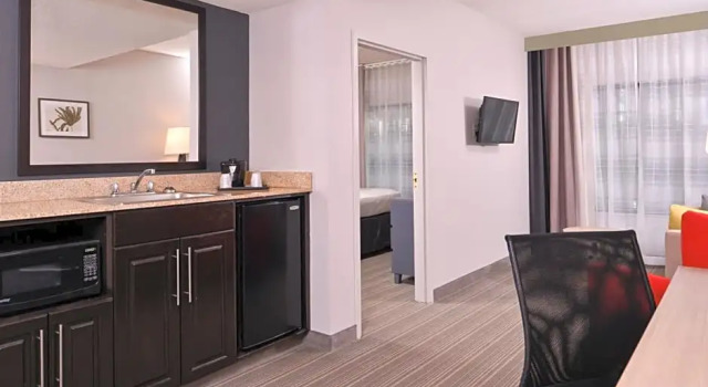 Двухместная студия Country Inn & Suites by Radisson Raleigh-Durham Airport NC